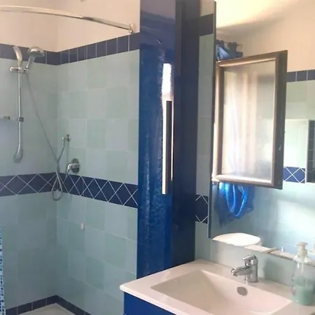 House With 2 Bedrooms In With Wonderful Sea View Enclosed Garden Apartment *